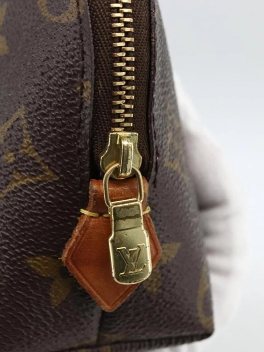 LOUIS VUITTON Monogram Pochette Cosmetic PM Pouch - Picture 8 of 15